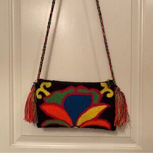 BAG SHOULDER CROSSBODY COLORFUL CARPET HOOKED RUG LOOK BLACK FLORAL TASSELS